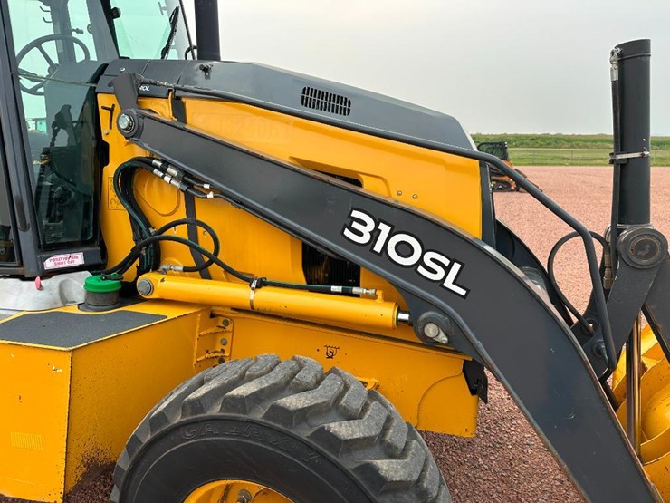 2018-deere-310sl-image-37