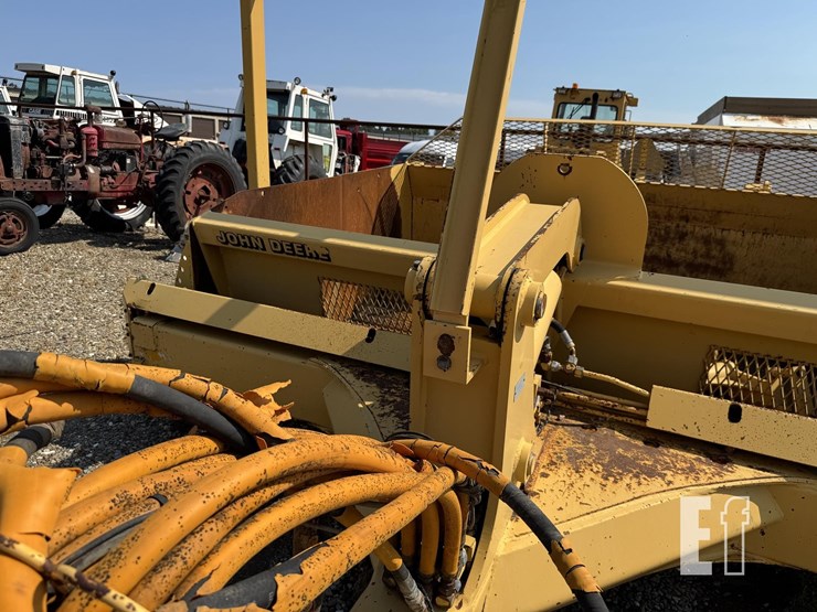2000-deere-1812c-image-31