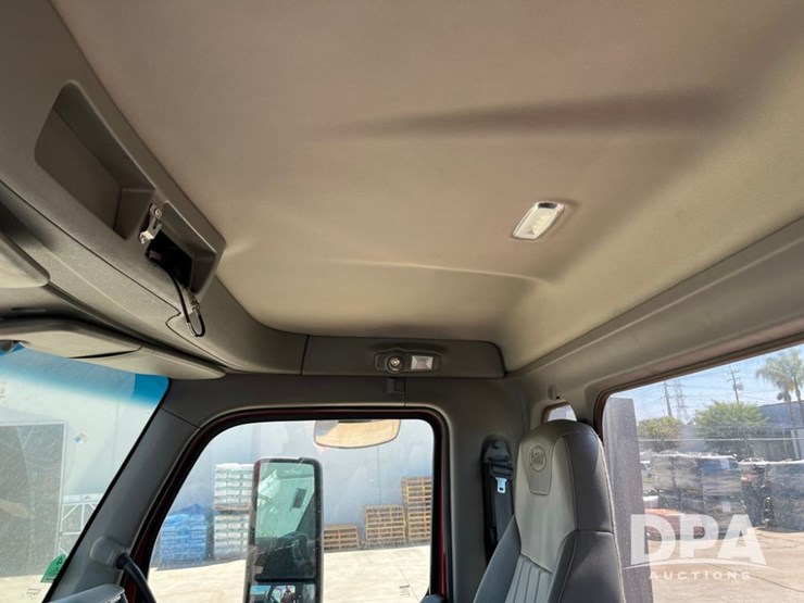 2018-peterbilt-579-image-22