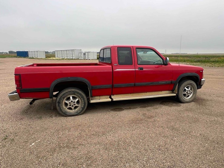 1996-dodge-dakota-image-4