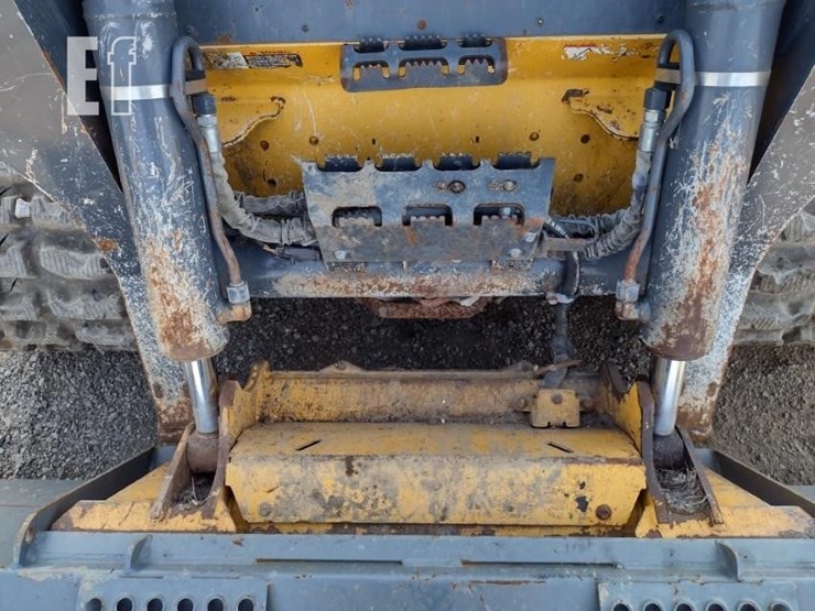 2022-deere-333g-image-14