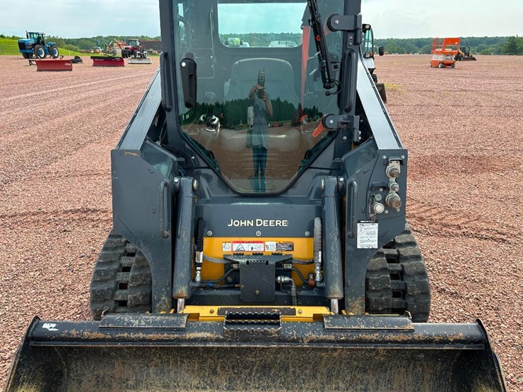 2023-deere-317g-image-16