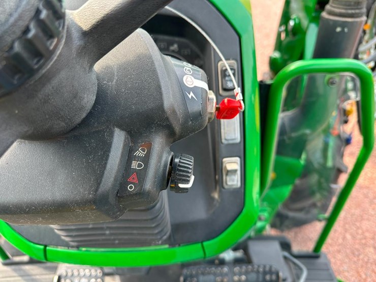 2018-john-deere-5075m-image-55