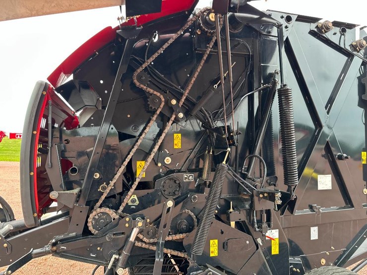 2019-case-ih-rb465-image-25