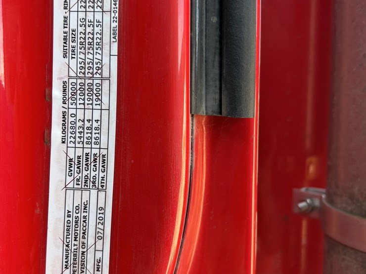 2020-peterbilt-567-image-17