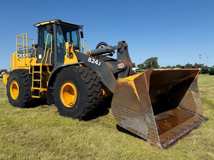 deere-824j-image-17