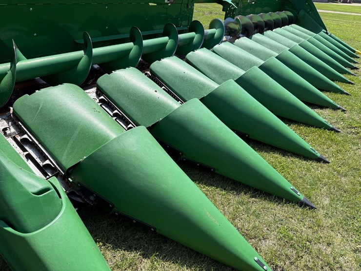 2021-john-deere-c12r-image-26