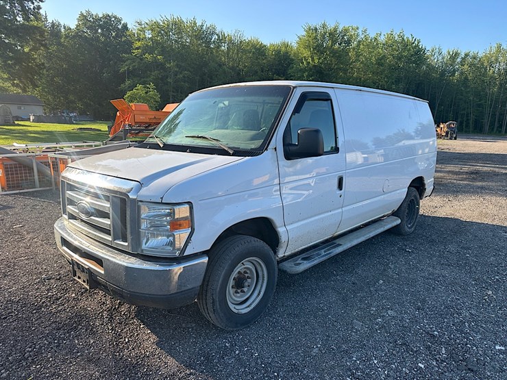 2013-ford-e250-image-1