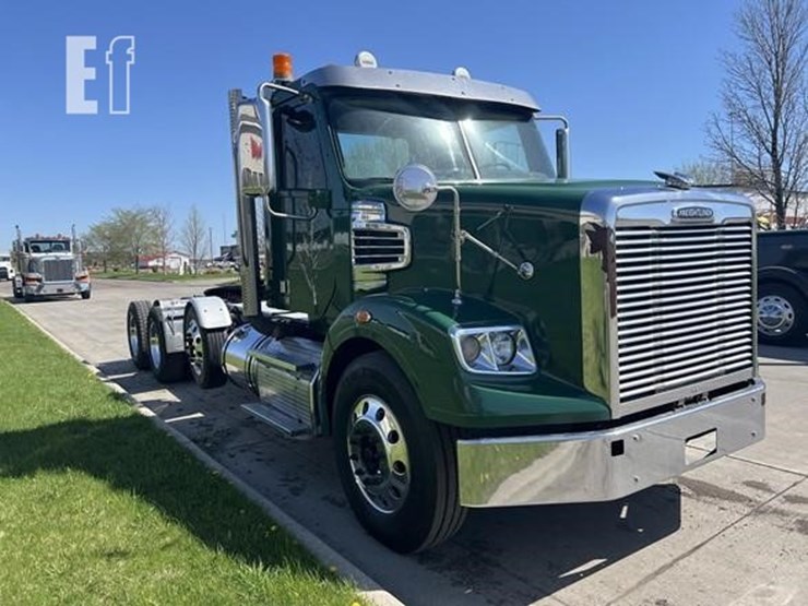 2015-freightliner-coronado-122-image-2
