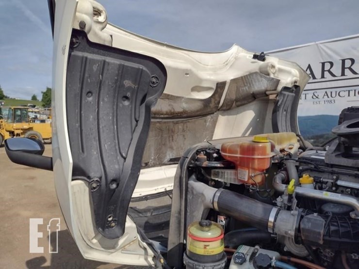 2018-freightliner-cascadia-126-image-15