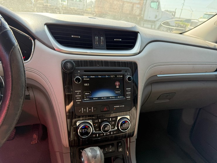 2013-chevrolet-traverse-image-46