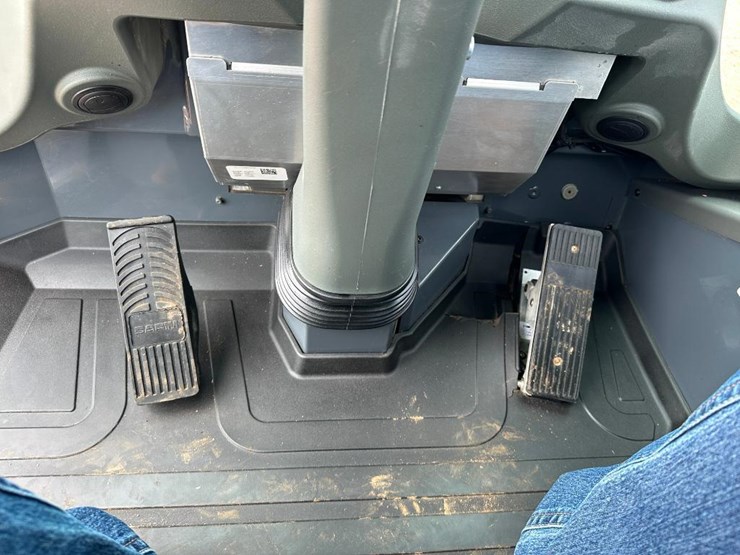 2017-deere-304l-image-57