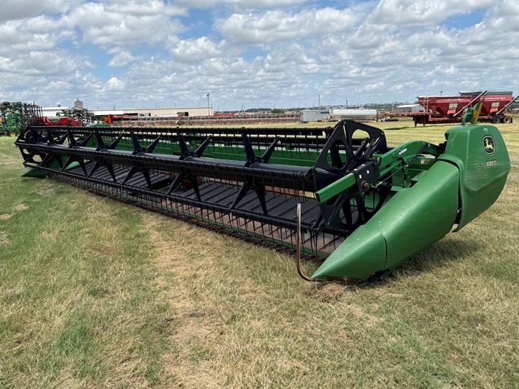 2010-john-deere-635d-image-1