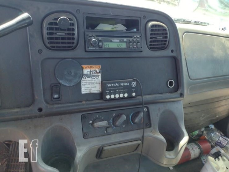 2006-freightliner-business-class-m2-106-image-10
