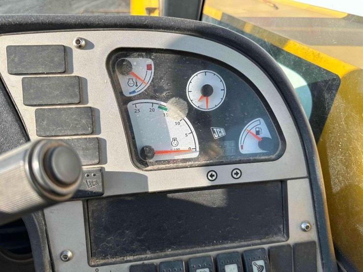 2011-jcb-541-70-image-28