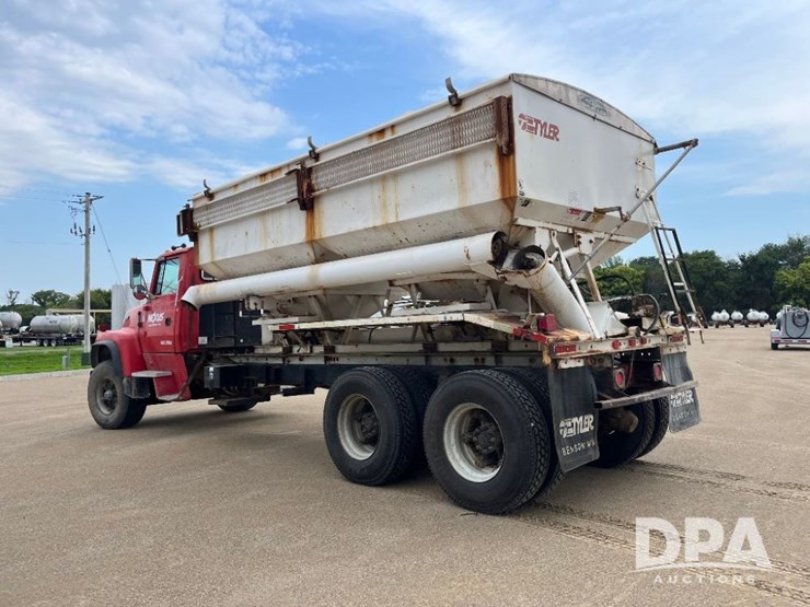 1995-ford-l9000-image-18