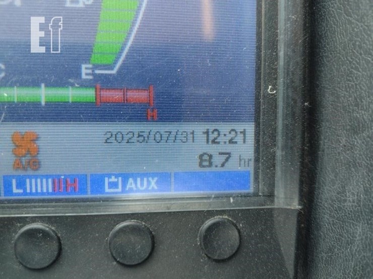 2015-takeuchi-tb280fr-image-6