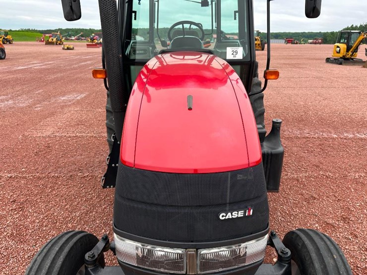 2015-case-ih-farmall-125a-image-30