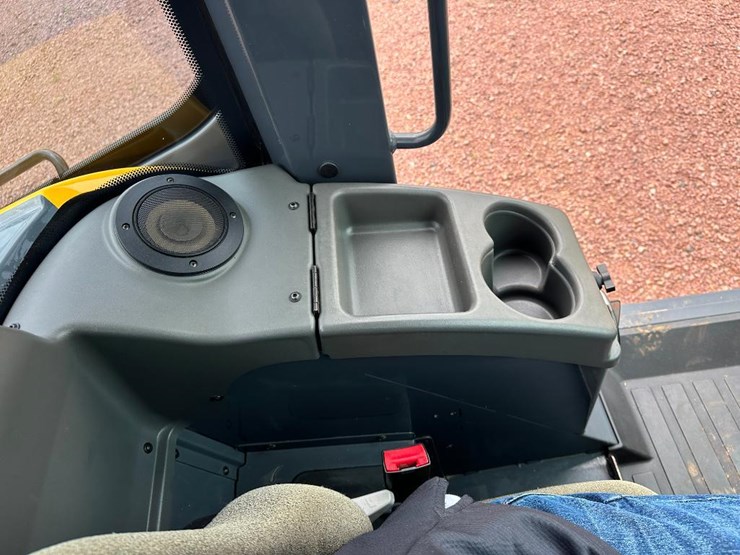 2017-deere-304l-image-56