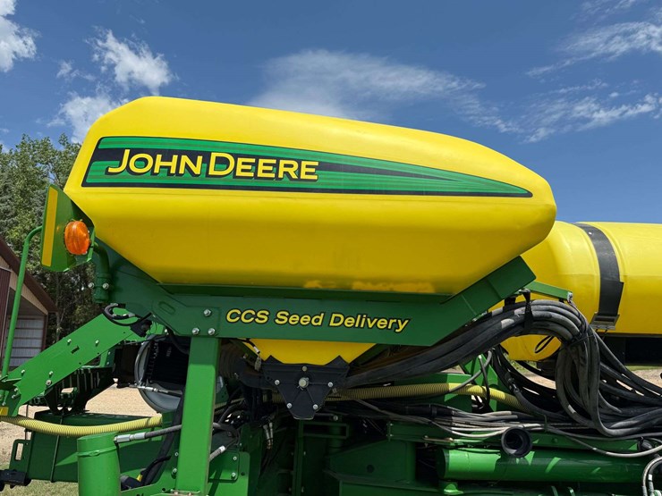 2014-john-deere-1770nt-image-44