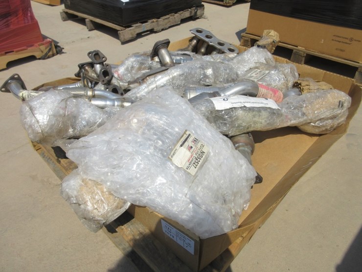 lot-of-misc-catalytic-converters-&-exhaust-parts-image-1