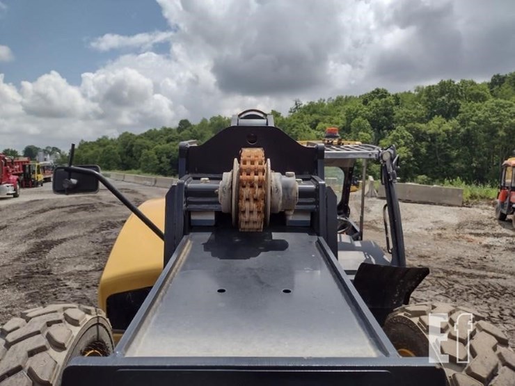 2021-caterpillar-tl1055-image-16