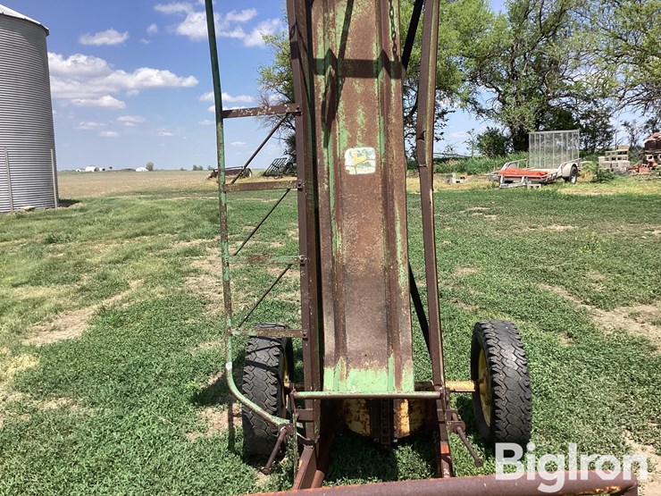 john-deere-00990hc-ground-driven-bale-loader-image-11