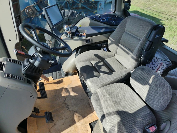 2019-case-ih-magnum-250-image-13