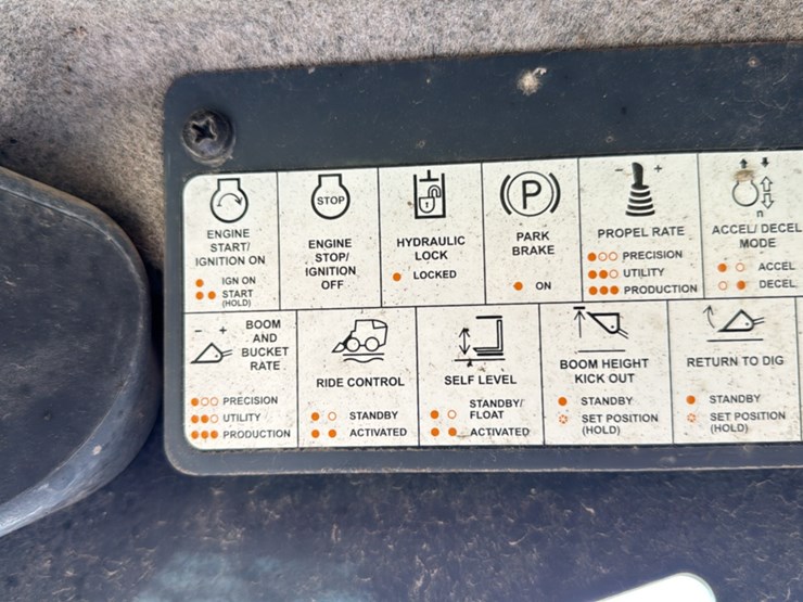 2019-deere-330g-image-33