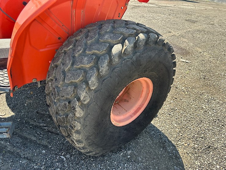 kubota-m9500-tractor-image-16