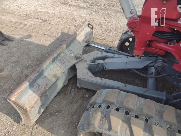 2018-takeuchi-tb260-image-27