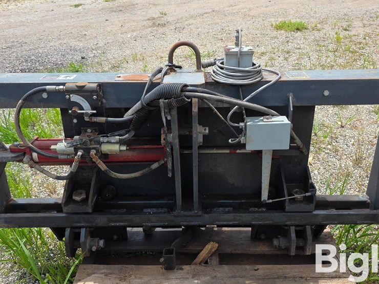 h-r-manufacturing-cat-3-w-navigation-system-image-6