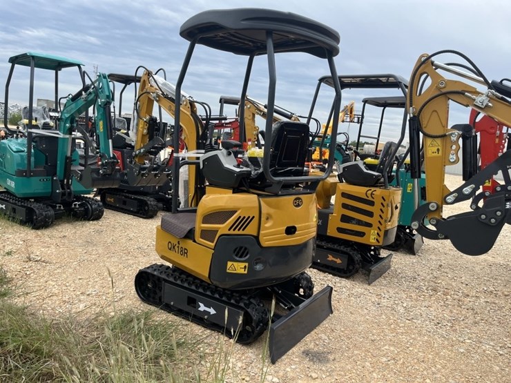 cfg-qk18r-mini-excavator-image-5