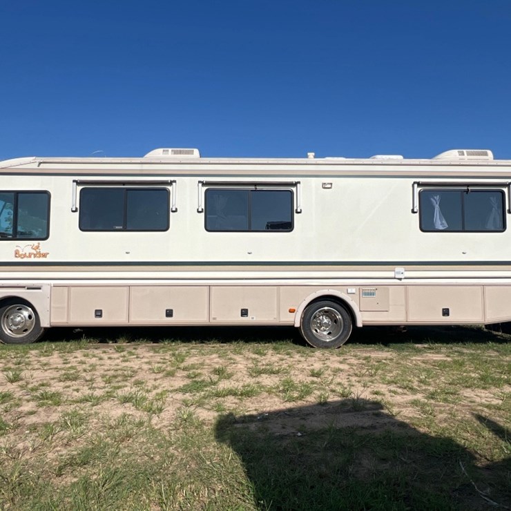 1995 FLEETWOOD BOUNDER S/A MOTORHOME