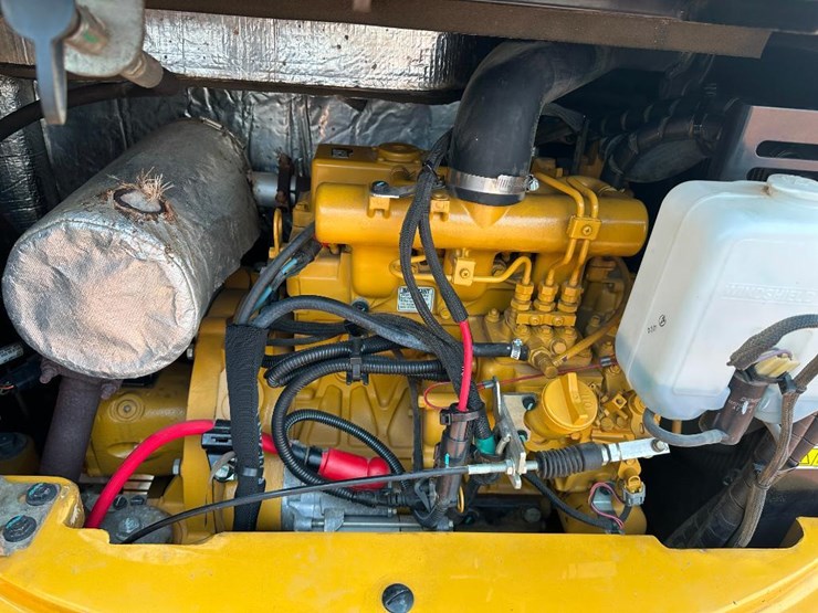 2020-caterpillar-303-image-47