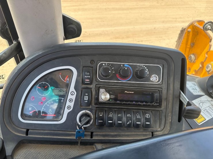 2017-jcb-3cx-image-28