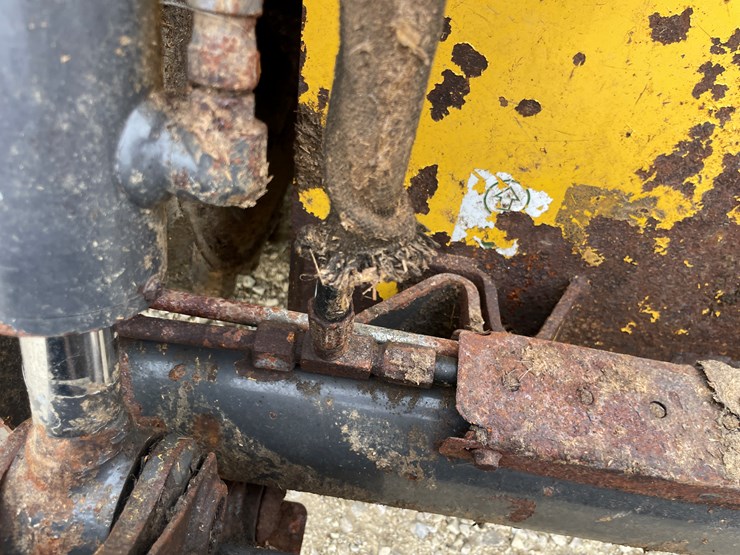 new-holland-l215-image-25