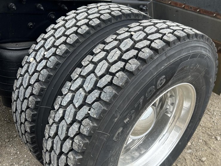 2020-kenworth-t680-image-40