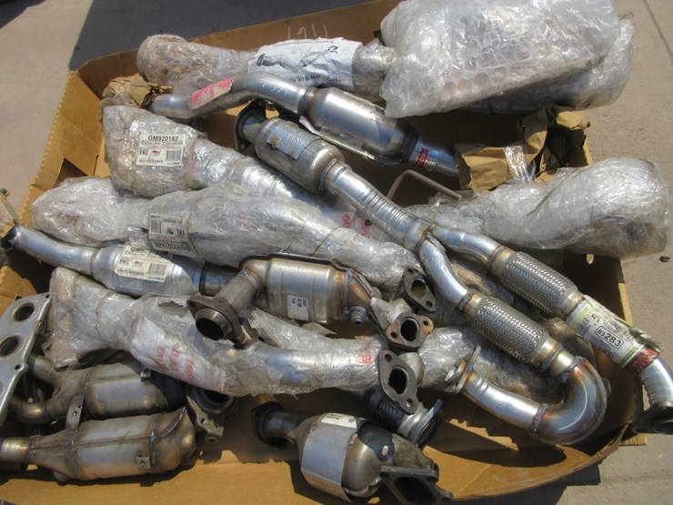 lot-of-misc-catalytic-converters-&-exhaust-parts-image-5