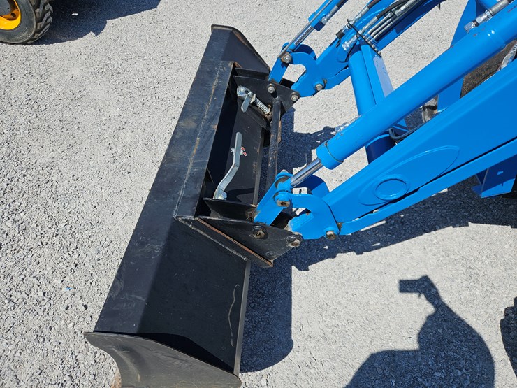 #203000-•-2020-ls-mt468-tractor-image-5
