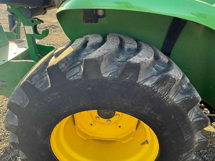 2020-john-deere-3032e-image-22