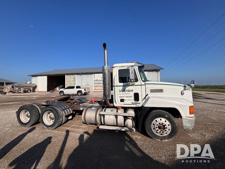 1999-mack-ch613-image-6