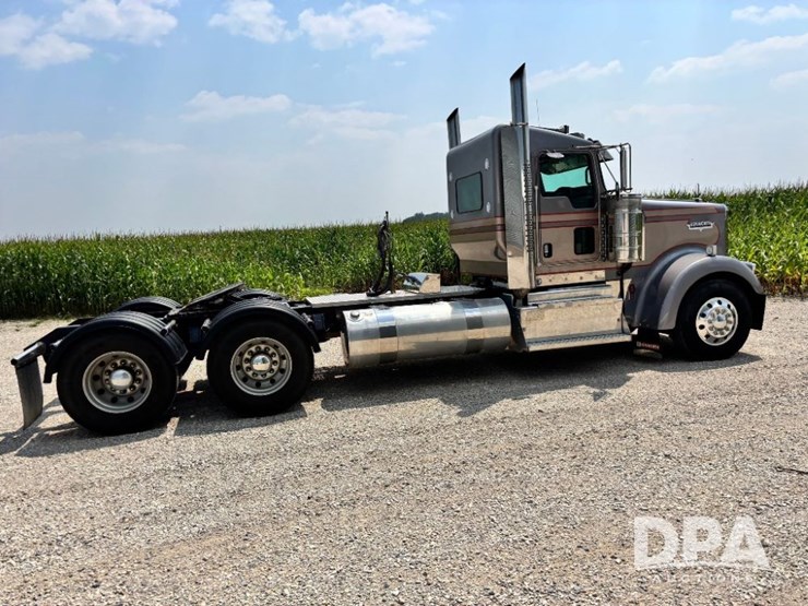 2014-kenworth-w900-image-10
