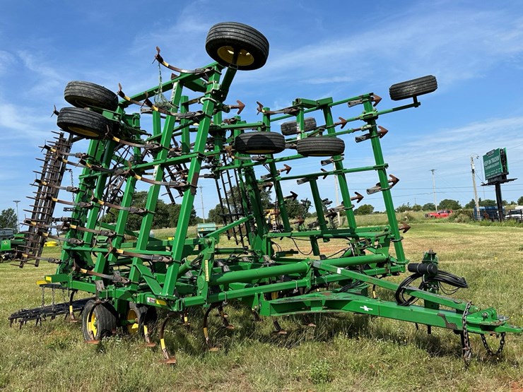 2012-john-deere-2210-image-1