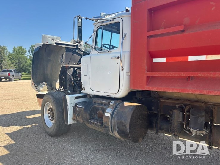 1995-mack-rd690s-image-63