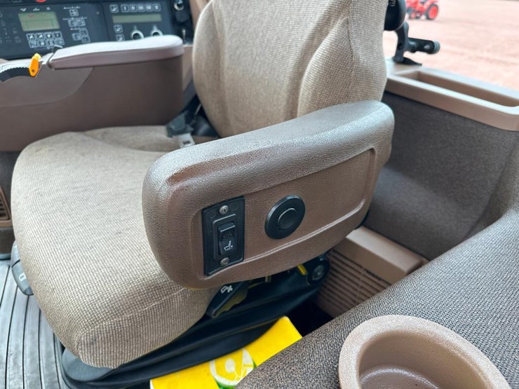 john-deere-8210-image-57