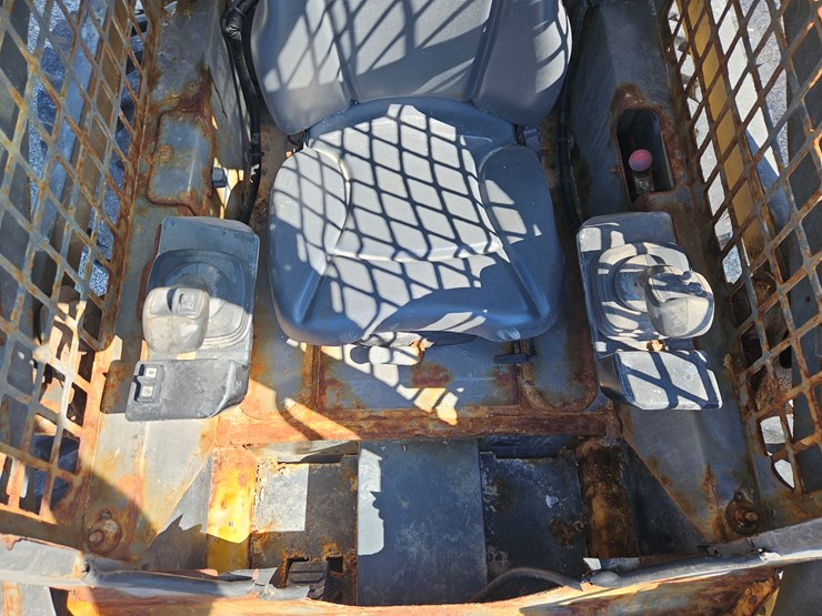2019-deere-318g-image-6
