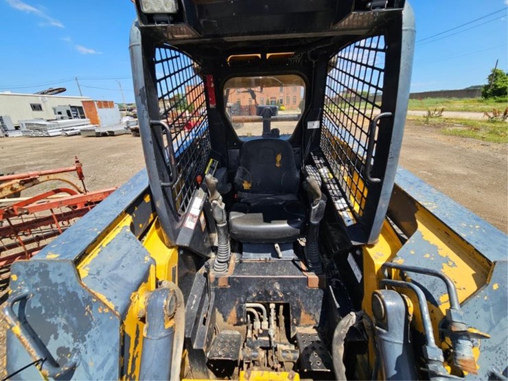 deere-ct332-image-17