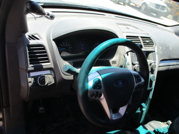 2015-ford-explorer-image-11