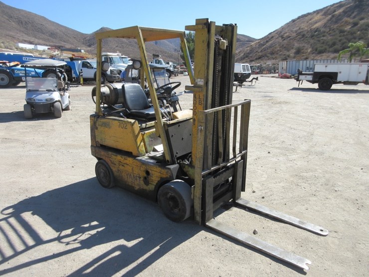clark-c300-40-warehouse-forklift,-image-4